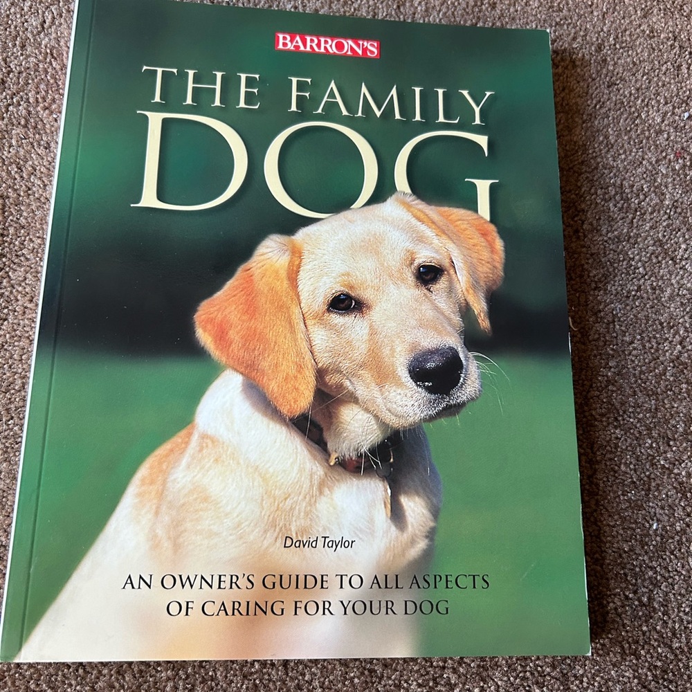 The Family Dog Guide by BARRON ‘S